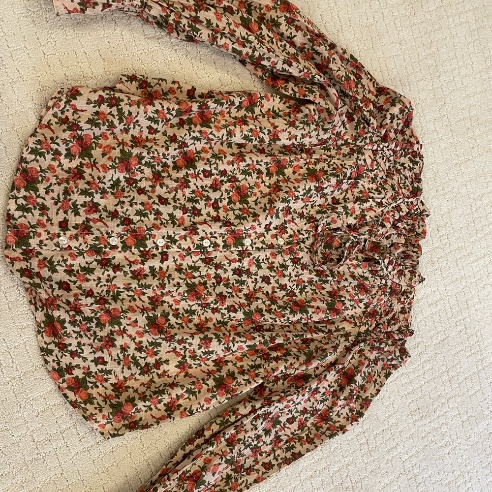 Floral Freepeople blouse with ruffle details